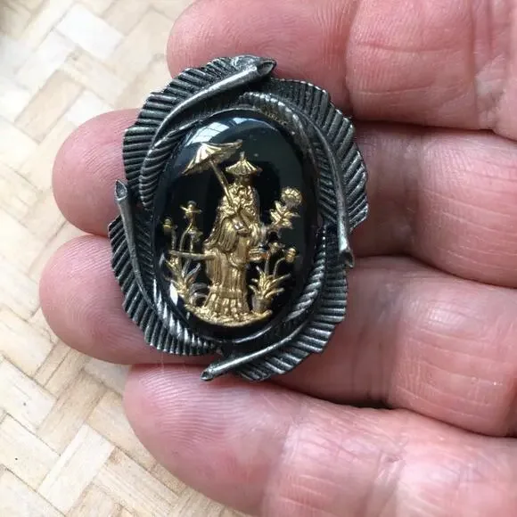Vintage Gold Oriental Black Enamel Brooch Pin - Picture 6 of 7